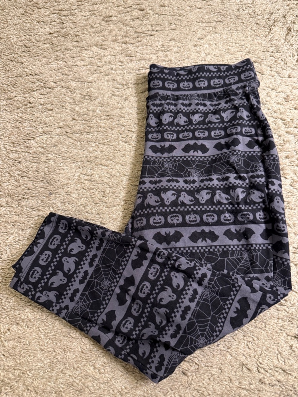 Torrid Gray Halloween Fair Isle Collage Print Crop Pocket Leggings - size 1